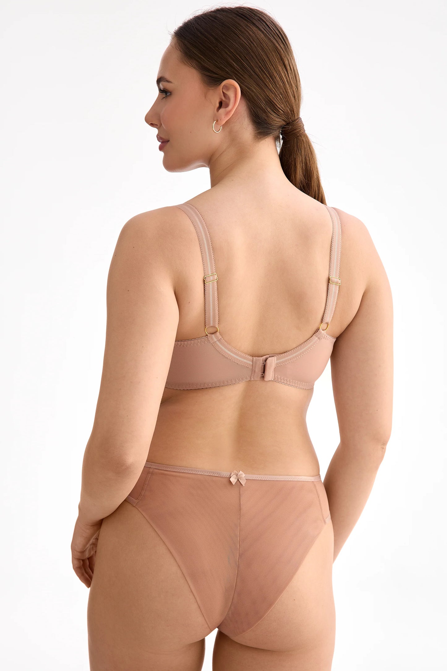 Brazyliany Rina Beżowe C322 – Elegancka Bielizna o Perfekcyjnym Kroju